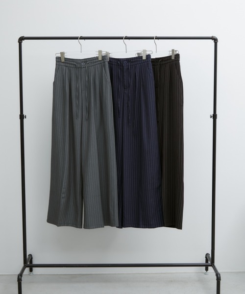 Aunt Marie's（アントマリーズ）の「ストライプタックワイドスラックスパンツ（スラックス・レディース・グレー/ブラック/ネイビー・MEDIUM/LARGE）」の4枚目の写真