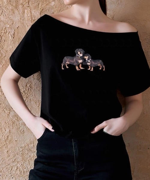 GEMEDA（ジェメダ）の「ワンちゃんプリントワンショルダーTシャツ（Tシャツ/カットソー・レディース・ホワイト/グレー/ブラック/ネイビー/ホワイト系その他/ホワイト系その他2・M）」の5枚目の写真