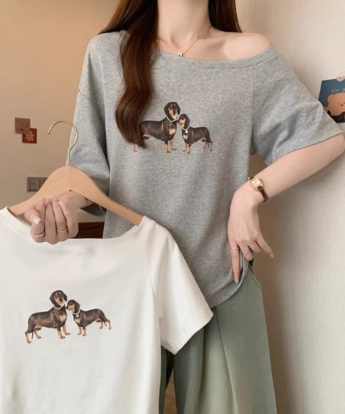 GEMEDA（ジェメダ）の「ワンちゃんプリントワンショルダーTシャツ（Tシャツ/カットソー・レディース・ホワイト/グレー/ブラック/ネイビー/ホワイト系その他/ホワイト系その他2・M）」の10枚目の写真