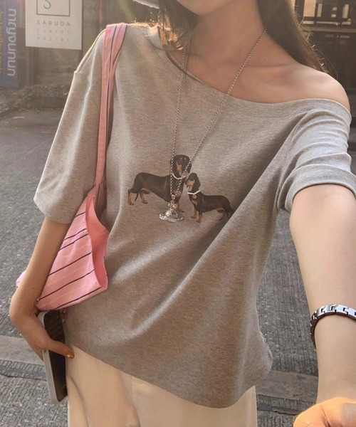 GEMEDA（ジェメダ）の「ワンちゃんプリントワンショルダーTシャツ（Tシャツ/カットソー・レディース・ホワイト/グレー/ブラック/ネイビー/ホワイト系その他/ホワイト系その他2・M）」の17枚目の写真
