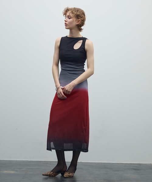 uyu.（ウユ）の「アートデザインシアーワンピース【uyu./ウユ】（ワンピース・レディース・レッド/グレー・FREE）」の2枚目の写真