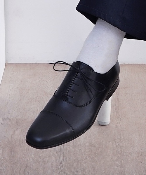 PR01.(ピーアールワン)の「Robe pleine ストレートチップ 内羽根スクエア レザーシューズ(ドレスシューズ・メンズ・ブラック・44/42/43/41)」の1枚目の写真