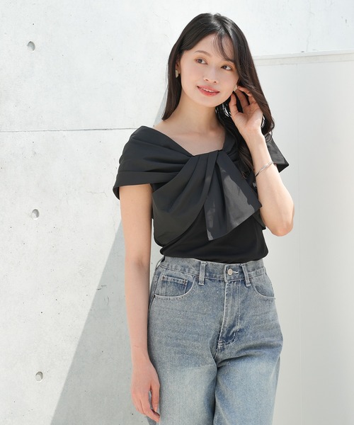 TRUDEA（トルディア）の「(接触冷感/暑さ対策)リボンデザイン異素材カットソー（Tシャツ/カットソー・レディース・ホワイト/ブラウン/ブラック・MEDIUM）」の5枚目の写真