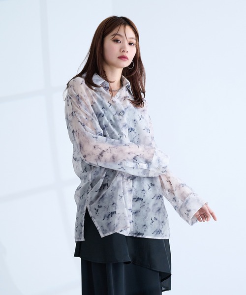 Ellno de Mavie(エルノデメヴィ)の「2wayシアーシャツ(シャツ/ブラウス・レディース・オフホワイト/ブルー/ブラック・FREE)」の4枚目の写真