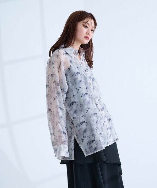 Ellno de Mavie(エルノデメヴィ)の「2wayシアーシャツ(シャツ/ブラウス・レディース・オフホワイト/ブルー/ブラック・FREE)」の6枚目の写真