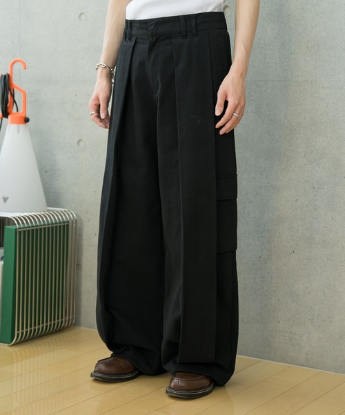 Nanmo.（ナンモ）の「TUCK WIDE CARGO PANTS/タックワイドカーゴパンツ（カーゴパンツ・メンズ・ブラック・MEDIUM/SMALL/LARGE）」の8枚目の写真
