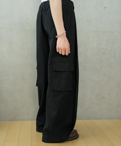 Nanmo.（ナンモ）の「TUCK WIDE CARGO PANTS/タックワイドカーゴパンツ（カーゴパンツ・メンズ・ブラック・MEDIUM/SMALL/LARGE）」の9枚目の写真