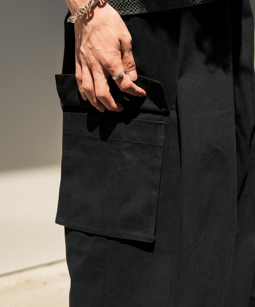 Nanmo.（ナンモ）の「TUCK WIDE CARGO PANTS/タックワイドカーゴパンツ（カーゴパンツ・メンズ・ブラック・MEDIUM/SMALL/LARGE）」の16枚目の写真