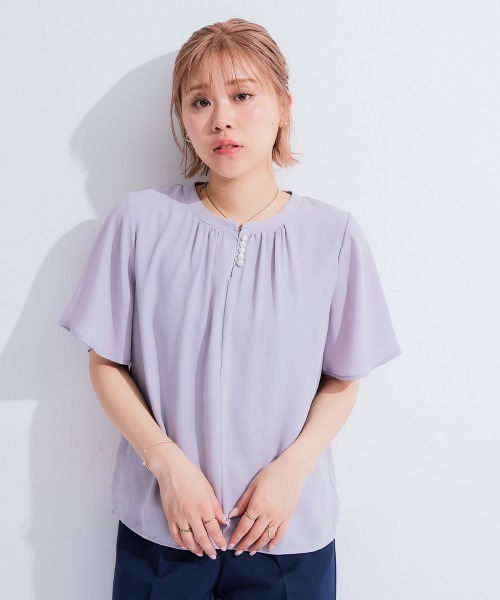 Petitjo(プッチージョ)の「小さいサイズ パール付きカラーレスフレアブラウス 低身長さん・小柄女性(シャツ/ブラウス・レディース・オフホワイト/グレー・PS/PSS/PM/PL)」の10枚目の写真
