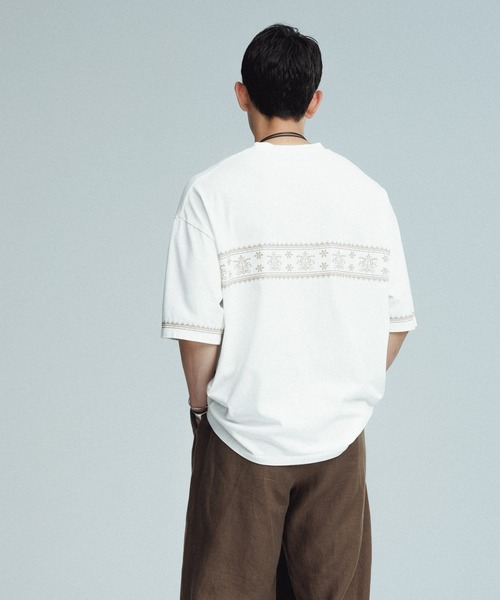 ADAM ET ROPE'（アダムエロペ）の「クロスステッチ ボックスシルエット Tシャツ（Tシャツ/カットソー・メンズ・ホワイト/ブラック・M/L）」の5枚目の写真