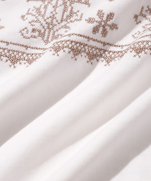 ADAM ET ROPE'（アダムエロペ）の「クロスステッチ ボックスシルエット Tシャツ（Tシャツ/カットソー・メンズ・ホワイト/ブラック・M/L）」の15枚目の写真