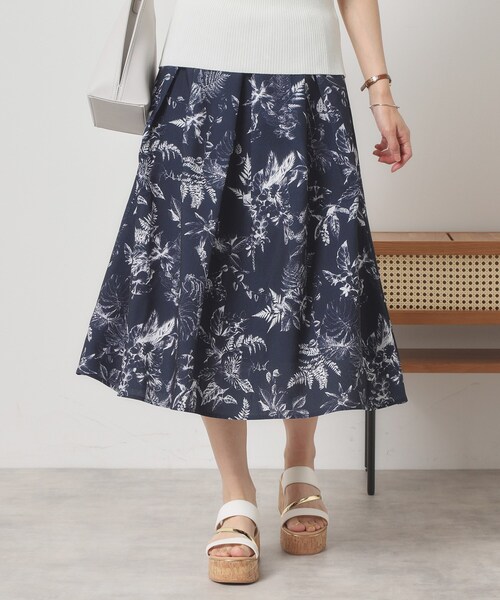 ITS'DEMO（イッツデモ）の「【清涼感／ウエスト後ろゴム／手洗い可】麻調花柄タックスカート（スカート・レディース・ブルー系その他2/ブラウン系その他2/ホワイト系3・00）」の8枚目の写真