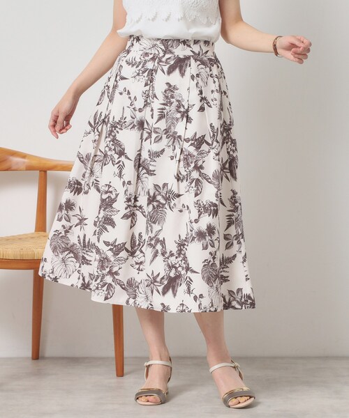 ITS'DEMO（イッツデモ）の「【清涼感／ウエスト後ろゴム／手洗い可】麻調花柄タックスカート（スカート・レディース・ブルー系その他2/ブラウン系その他2/ホワイト系3・00）」の12枚目の写真