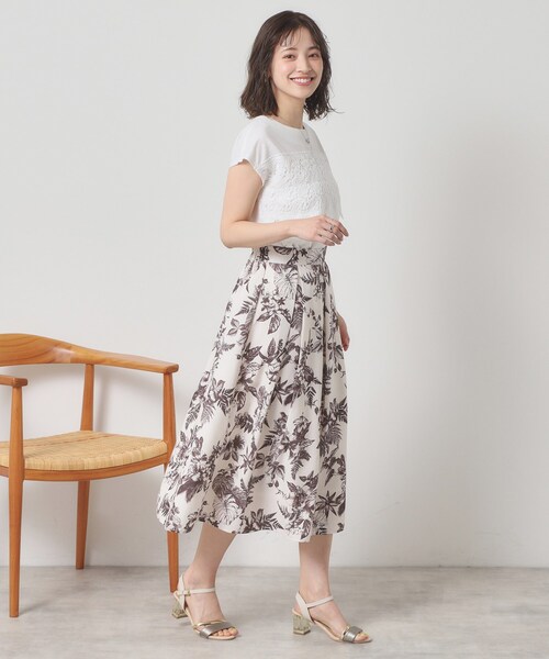 ITS'DEMO（イッツデモ）の「【清涼感／ウエスト後ろゴム／手洗い可】麻調花柄タックスカート（スカート・レディース・ブルー系その他2/ブラウン系その他2/ホワイト系3・00）」の14枚目の写真