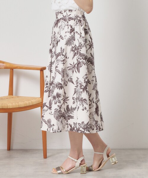 ITS'DEMO（イッツデモ）の「【清涼感／ウエスト後ろゴム／手洗い可】麻調花柄タックスカート（スカート・レディース・ブルー系その他2/ブラウン系その他2/ホワイト系3・00）」の17枚目の写真