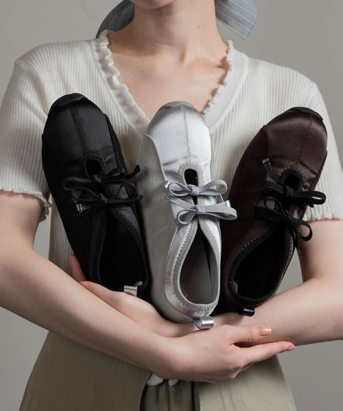 lawgy ディファレントマテリアルダブルリボンスニーカー lawgy（ラウジー）の「different material double ribbon