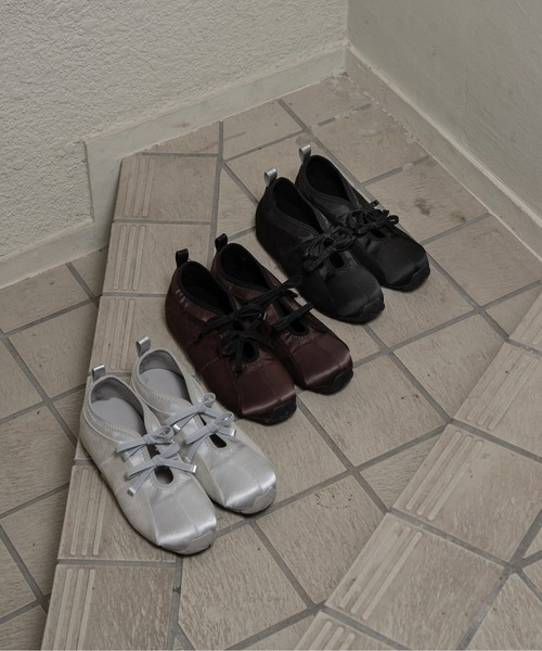 lawgy ディファレントマテリアルダブルリボンスニーカー セール】different material double ribbon sneaker / ディファ