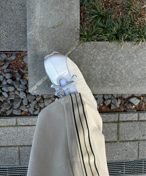 セール】different material double ribbon sneaker / ディファレント