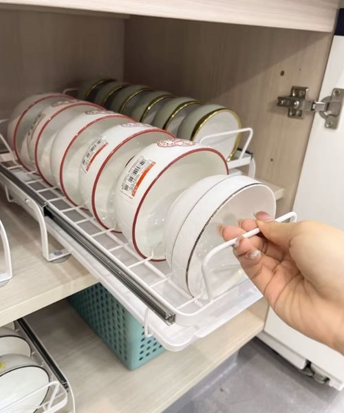 aimoha（アイモハ）の「スライド式水切りラック（キッチン収納・レディース・ホワイト・MEDIUM/LARGE）」の2枚目の写真