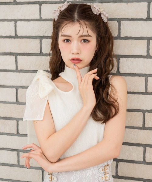 ROJITA（ロジータ）の「ショルダーリボンノースリブニット（ニット/セーター・レディース・ホワイト/アイボリー/ブラック・FREE）」の2枚目の写真