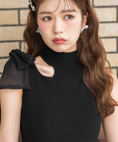 ROJITA（ロジータ）の「ショルダーリボンノースリブニット（ニット/セーター・レディース・ホワイト/アイボリー/ブラック・FREE）」の3枚目の写真
