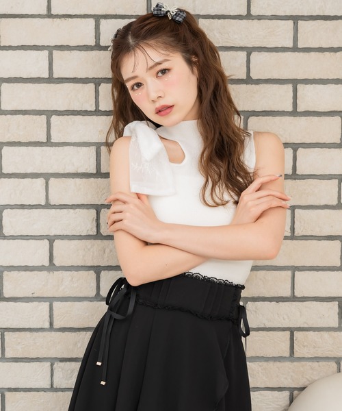 ROJITA（ロジータ）の「ショルダーリボンノースリブニット（ニット/セーター・レディース・ホワイト/アイボリー/ブラック・FREE）」の8枚目の写真