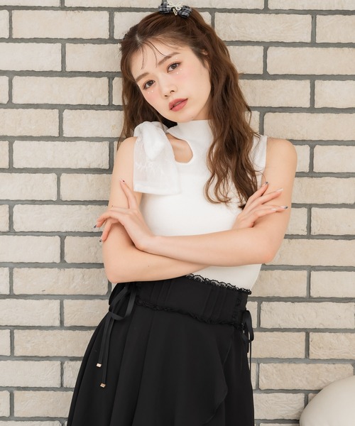 ROJITA（ロジータ）の「ショルダーリボンノースリブニット（ニット/セーター・レディース・ホワイト/アイボリー/ブラック・FREE）」の9枚目の写真