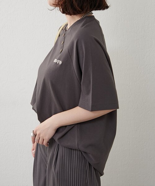 NUNIFE（ユニフィー）の「【NUNIFE】ラグランアシメヘンリーＴ（Tシャツ/カットソー・レディース・オフホワイト/スミクロ/ネイビー・FREE）」の18枚目の写真