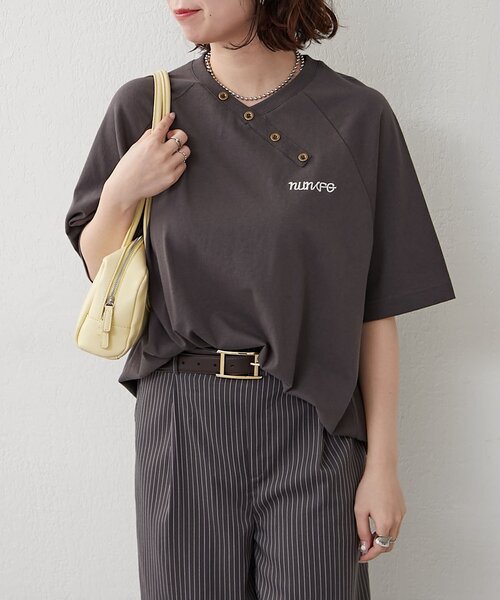 NUNIFE（ユニフィー）の「【NUNIFE】ラグランアシメヘンリーＴ（Tシャツ/カットソー・レディース・オフホワイト/スミクロ/ネイビー・FREE）」の16枚目の写真