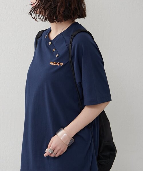 NUNIFE（ユニフィー）の「【NUNIFE】ラグランアシメヘンリーＴ（Tシャツ/カットソー・レディース・オフホワイト/スミクロ/ネイビー・FREE）」の8枚目の写真