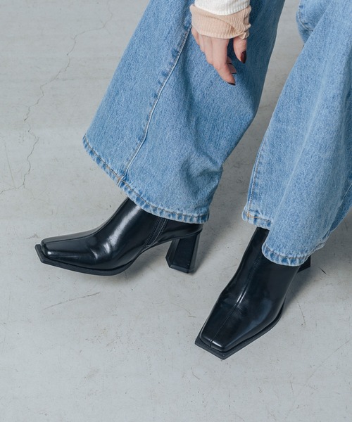 EVOL（イーボル）の「【S-LLサイズ展開・クッション入り】スクエアデザインヒールショートブーツ BZ23835（ブーツ・レディース・シルバーグレー/ブラウン/ブラック・LL/S/M/L）」の2枚目の写真