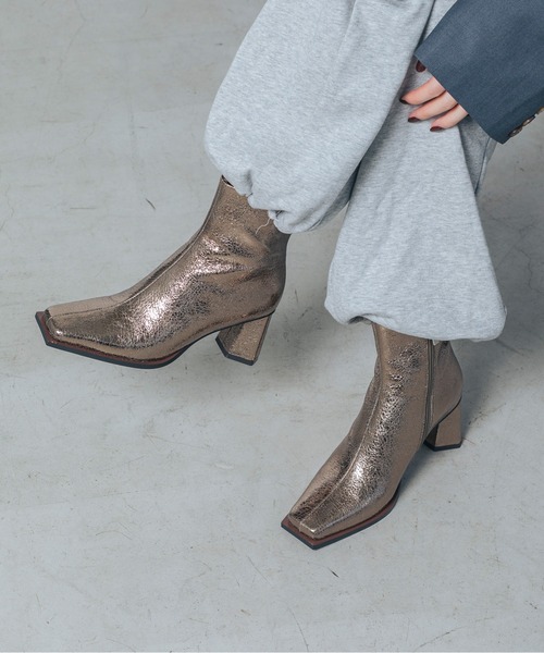 EVOL（イーボル）の「【S-LLサイズ展開・クッション入り】スクエアデザインヒールショートブーツ BZ23835（ブーツ・レディース・シルバーグレー/ブラウン/ブラック・LL/S/M/L）」の9枚目の写真