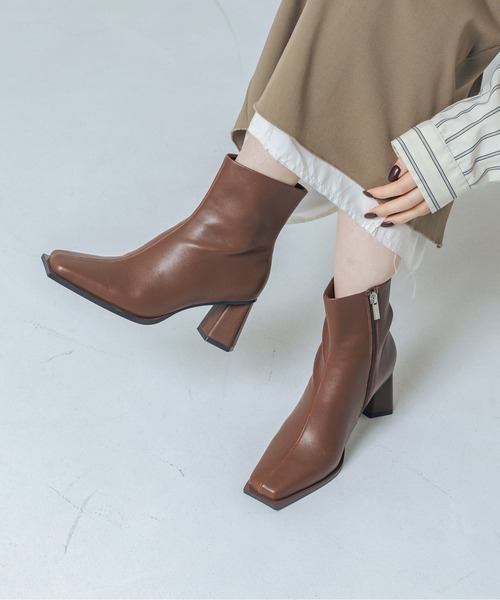 EVOL（イーボル）の「【S-LLサイズ展開・クッション入り】スクエアデザインヒールショートブーツ BZ23835（ブーツ・レディース・シルバーグレー/ブラウン/ブラック・LL/S/M/L）」の15枚目の写真