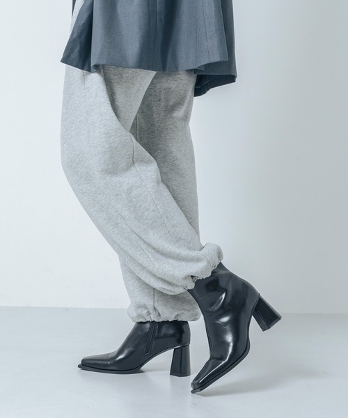 EVOL（イーボル）の「【S-LLサイズ展開・クッション入り】スクエアデザインヒールショートブーツ BZ23835（ブーツ・レディース・シルバーグレー/ブラウン/ブラック・LL/S/M/L）」の5枚目の写真