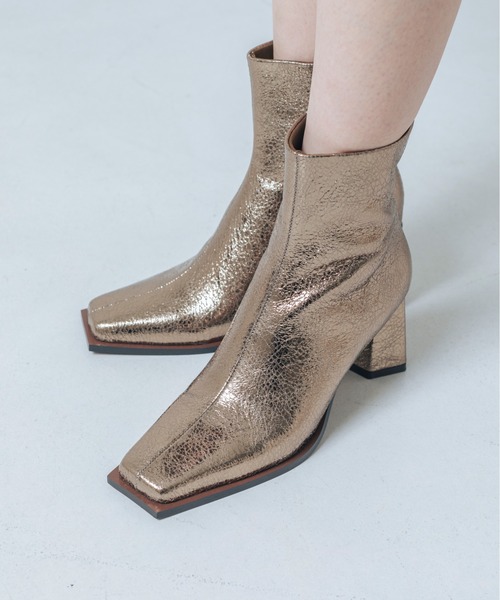 EVOL（イーボル）の「【S-LLサイズ展開・クッション入り】スクエアデザインヒールショートブーツ BZ23835（ブーツ・レディース・シルバーグレー/ブラウン/ブラック・LL/S/M/L）」の10枚目の写真