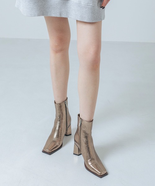 EVOL（イーボル）の「【S-LLサイズ展開・クッション入り】スクエアデザインヒールショートブーツ BZ23835（ブーツ・レディース・シルバーグレー/ブラウン/ブラック・LL/S/M/L）」の11枚目の写真