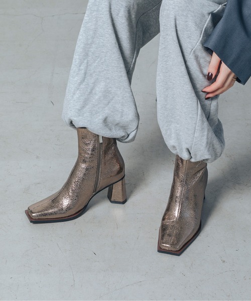 EVOL（イーボル）の「【S-LLサイズ展開・クッション入り】スクエアデザインヒールショートブーツ BZ23835（ブーツ・レディース・シルバーグレー/ブラウン/ブラック・LL/S/M/L）」の13枚目の写真