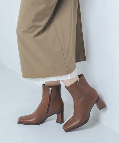 EVOL（イーボル）の「【S-LLサイズ展開・クッション入り】スクエアデザインヒールショートブーツ BZ23835（ブーツ・レディース・シルバーグレー/ブラウン/ブラック・LL/S/M/L）」の17枚目の写真