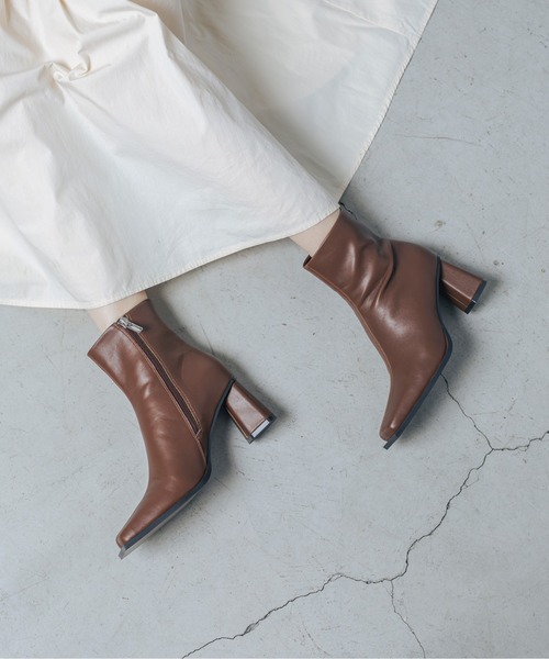 EVOL（イーボル）の「【S-LLサイズ展開・クッション入り】スクエアデザインヒールショートブーツ BZ23835（ブーツ・レディース・シルバーグレー/ブラウン/ブラック・LL/S/M/L）」の19枚目の写真