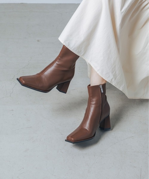 EVOL（イーボル）の「【S-LLサイズ展開・クッション入り】スクエアデザインヒールショートブーツ BZ23835（ブーツ・レディース・シルバーグレー/ブラウン/ブラック・LL/S/M/L）」の20枚目の写真