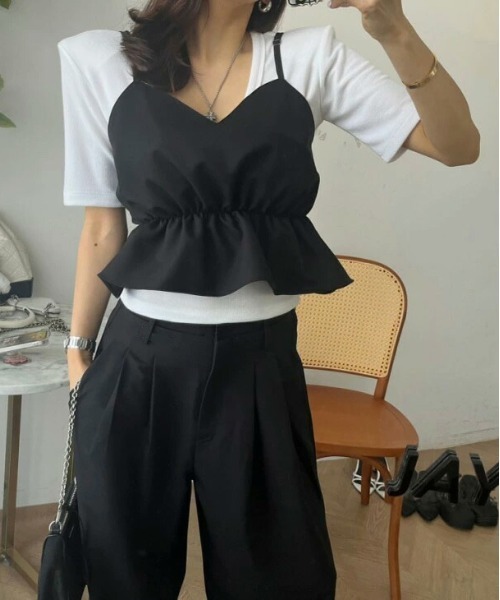 AMELY(エミリー)の「レイヤード風ペプラムセットアップ(セットアップ・レディース・グレー/ブラック/カーキブラウン・M/L)」の1枚目の写真