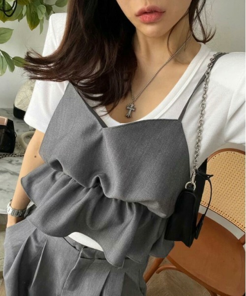 AMELY(エミリー)の「レイヤード風ペプラムセットアップ(セットアップ・レディース・グレー/ブラック/カーキブラウン・M/L)」の6枚目の写真