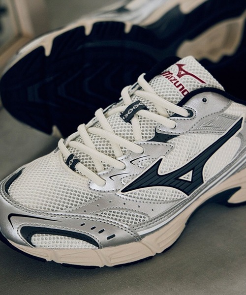 MIZUNO(ミズノ )の「MIZUNO/ミズノ メンズ レディース シルバー 韓国 MXR D1GA245101(スニーカー・メンズ・ホワイト×シルバー・28.0cm/27.5cm/27.0cm/26.5cm/26.0cm/25.0cm/24.5cm/24.0cm/23.5cm/23.0cm)」の8枚目の写真