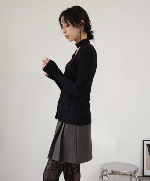 Ulysses（ユリシス）の「チョーカー付きリブニットVネックカーディガン（カーディガン/ボレロ・レディース・モカ/ブラック・F）」の17枚目の写真