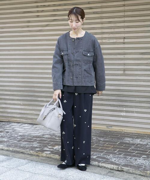 ITEMS URBANRESEARCH（アイテムズ アーバンリサーチ）の「デニムノーカラージャケット（デニムジャケット・レディース・ブラック/グレー/インディゴブルー・FREE）」の8枚目の写真