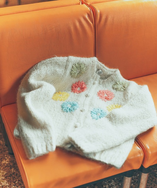 Dot&Stripes CHILD WOMAN(ドットアンドストライプス チャイルドウーマン)の「ロービングウール手編み&刺繍カーディガン(カーディガン/ボレロ・レディース・アイボリー/ピンク・FREE)」の2枚目の写真