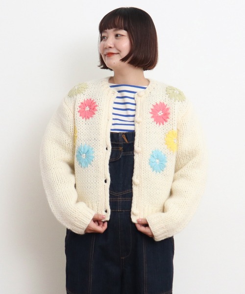 Dot&Stripes CHILD WOMAN(ドットアンドストライプス チャイルドウーマン)の「ロービングウール手編み&刺繍カーディガン(カーディガン/ボレロ・レディース・アイボリー/ピンク・FREE)」の10枚目の写真