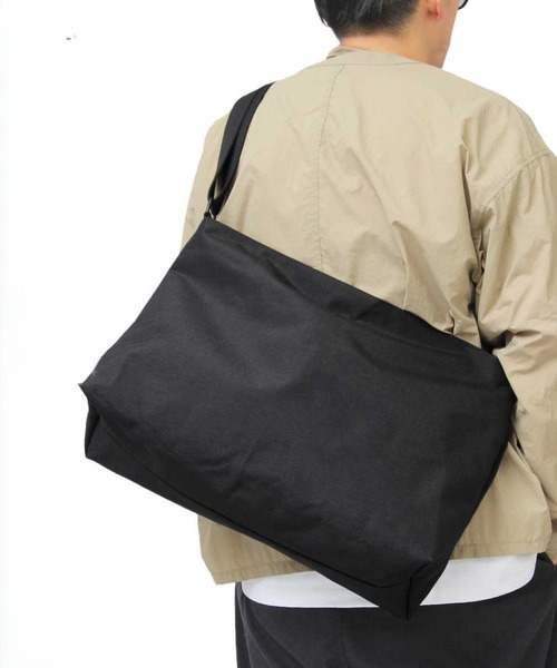 REGiSTA(レジスタ)の「REGiSTA WATER REPELLENT & PU-LEATHER Shoulder Bag(ショルダーバッグ・レディース・ブラック・FREE)」の2枚目の写真