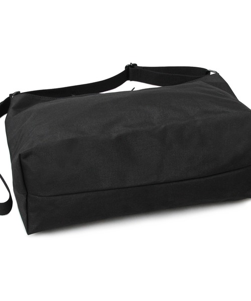 REGiSTA(レジスタ)の「REGiSTA WATER REPELLENT & PU-LEATHER Shoulder Bag(ショルダーバッグ・レディース・ブラック・FREE)」の5枚目の写真