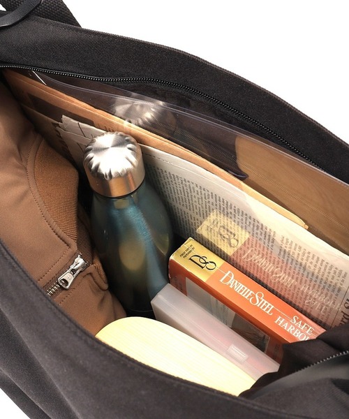 REGiSTA(レジスタ)の「REGiSTA WATER REPELLENT & PU-LEATHER Shoulder Bag(ショルダーバッグ・レディース・ブラック・FREE)」の6枚目の写真